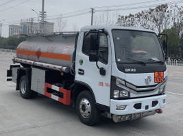 東風(fēng)股份多利卡D6 CLQ5071GYY6E運(yùn)油車