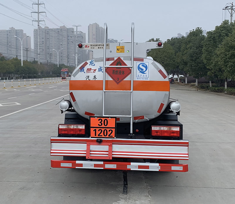 東風(fēng)股份多利卡D6 CLQ5071GYY6E運(yùn)油車公告圖片