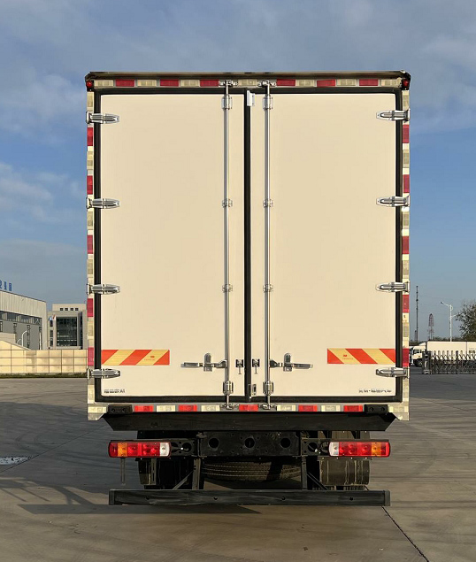 福田牌BJ5186XLC-DM1冷藏車(chē)公告圖片