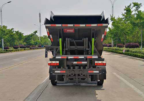 東風(fēng)股份多利卡D6 KLF5071ZZZE6自裝卸式垃圾車(chē)公告圖片