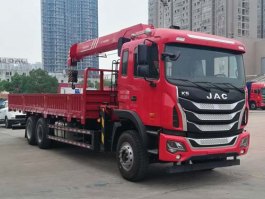 随车起重运输车