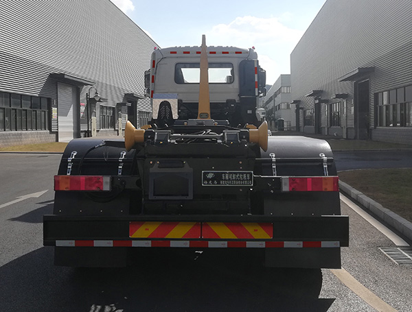 福龍馬牌FLM5310ZXXDF6車廂可卸式垃圾車公告圖片