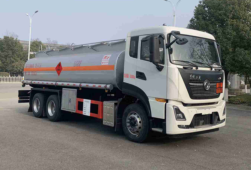 楚飛牌CLQ5260GRY6D易燃液體罐式運輸車