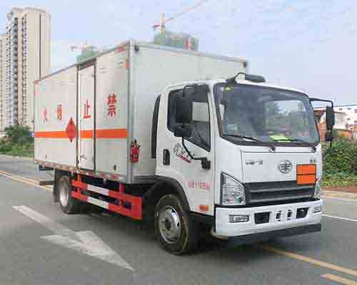 同銳通牌CAA5120XRYC6易燃液體廂式運(yùn)輸車