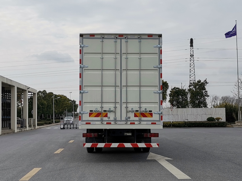 豪沃牌ZZ5167XXYK711JF1廂式運(yùn)輸車公告圖片