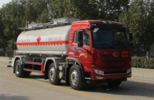 中汽力威牌HLW5260GRYC6易燃液體罐式運(yùn)輸車