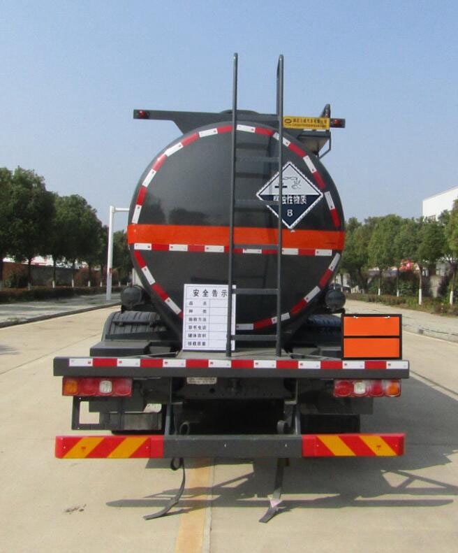 中汽力威牌HLW5260GFWS6腐蝕性物品罐式運(yùn)輸車公告圖片