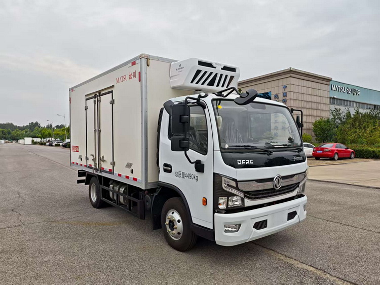 松川牌SCL5041XLCSHEV插電式混合動(dòng)力冷藏車