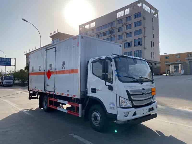 楚勝牌CSC5108XRQBK6易燃?xì)怏w廂式運(yùn)輸車