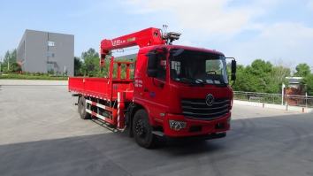 随车起重运输车
