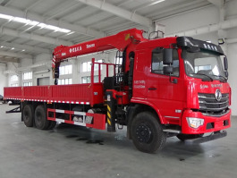 随车起重运输车