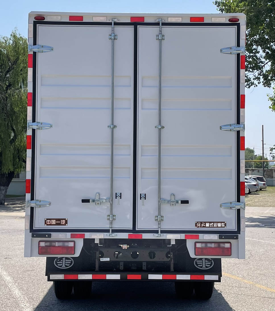 解放牌CA5071XXYP40K45L2E6A84廂式運(yùn)輸車公告圖片