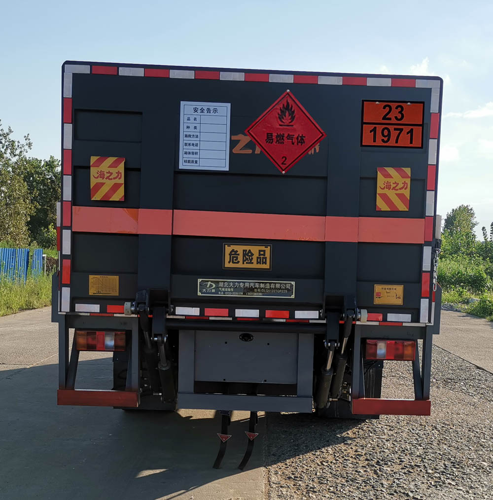 大力牌DLQ5122TQPZZ6氣瓶運(yùn)輸車(chē)公告圖片