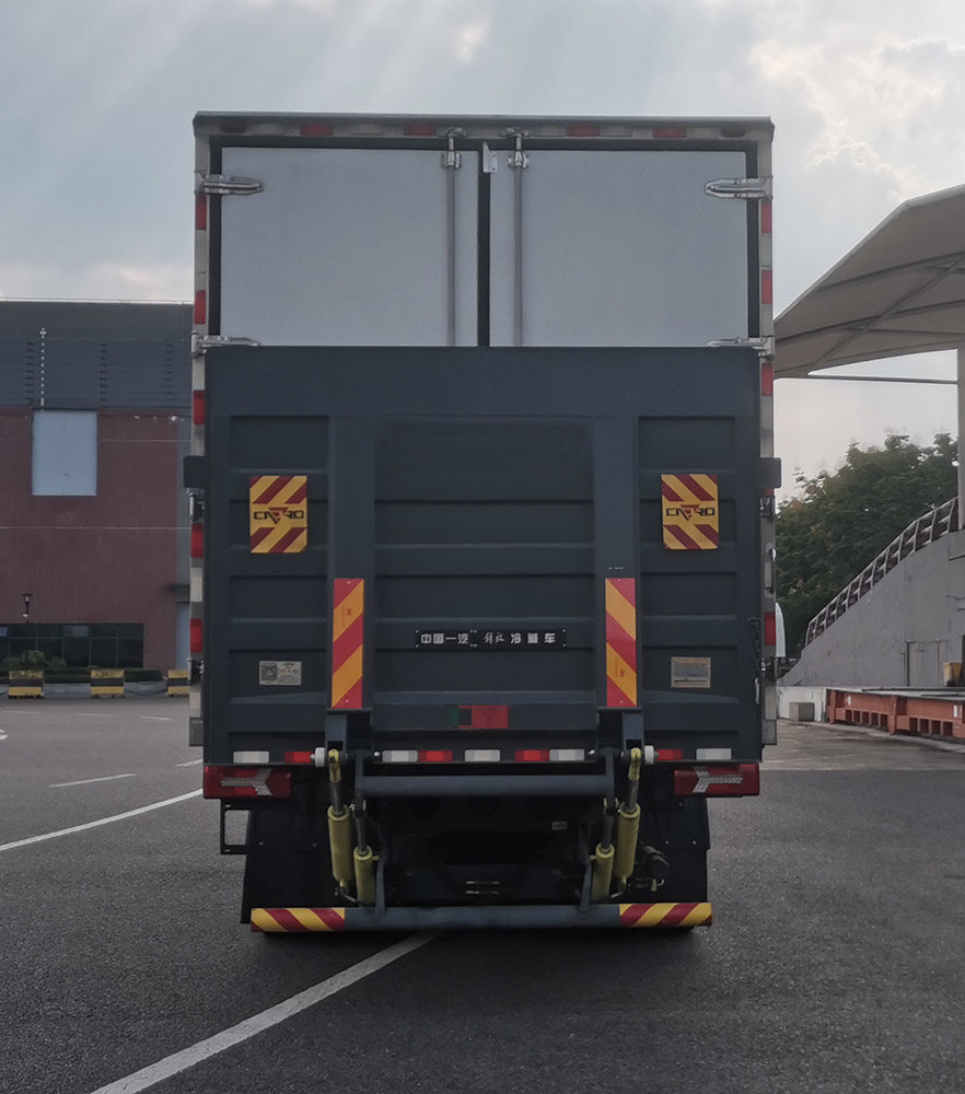 解放牌CA5310XLCP77K24T4E6冷藏車(chē)公告圖片