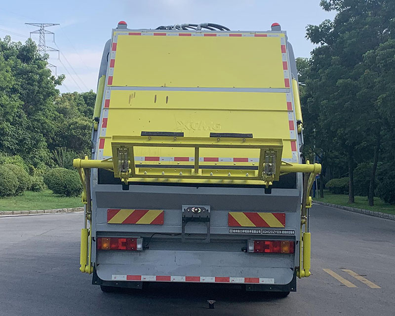 徐工牌XGH5250ZYSD6NG壓縮式垃圾車公告圖片