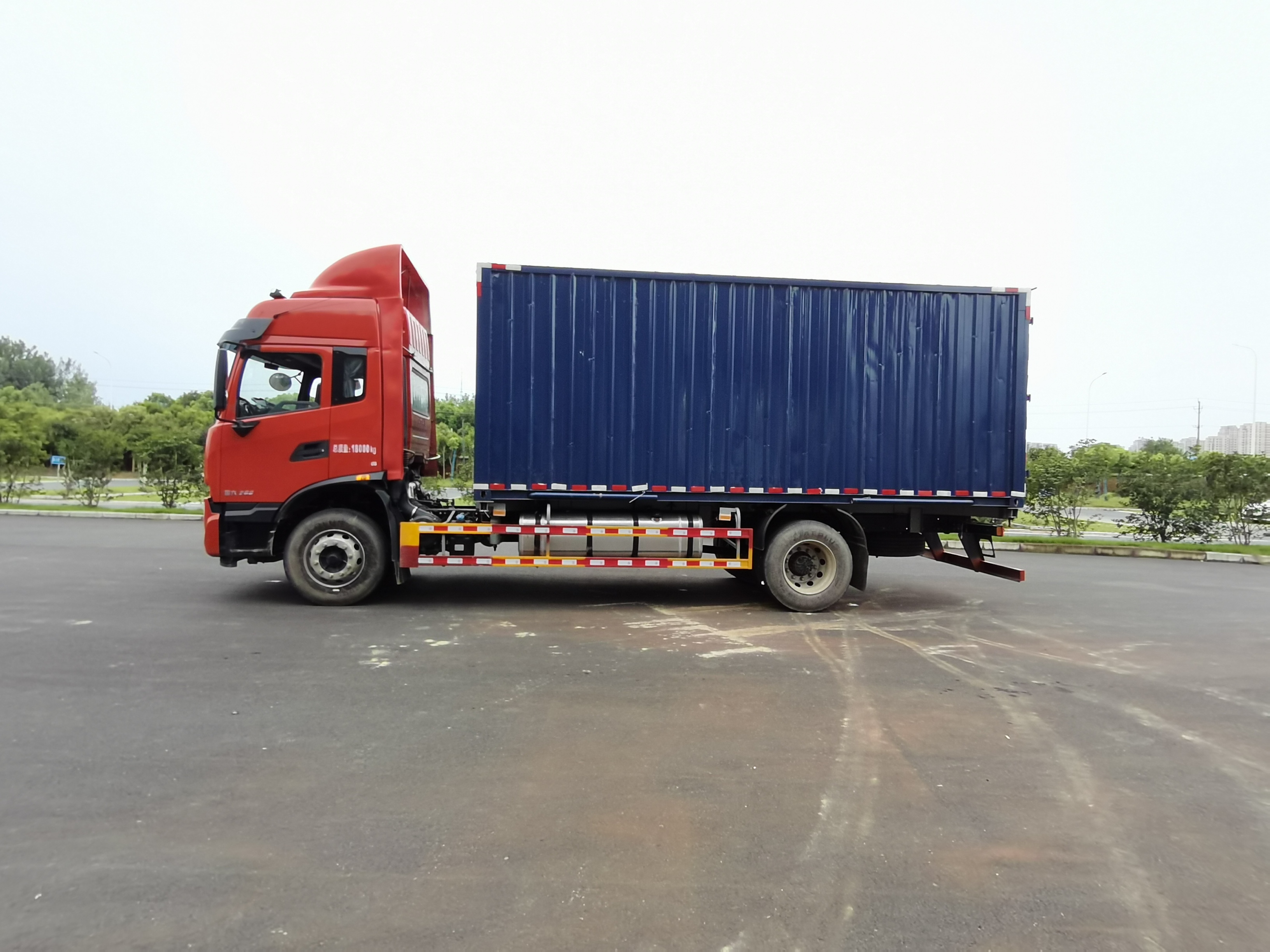 東風(fēng)牌DFH5180ZKXEX7車(chē)廂可卸式汽車(chē)公告圖片