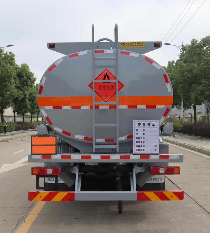 中汽力威牌HLW5261GRYS6易燃液體罐式運輸車公告圖片