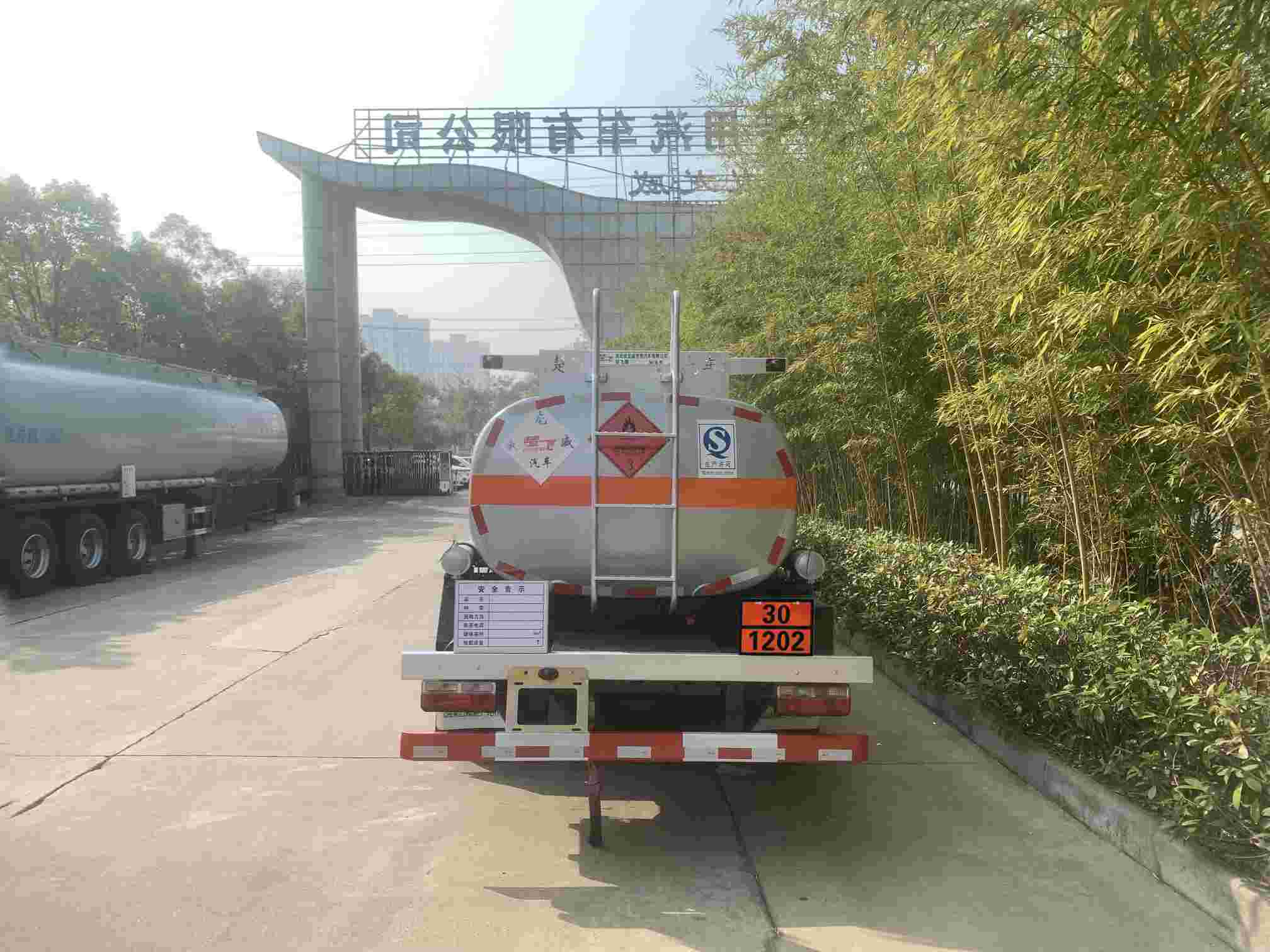 楚飛牌CLQ5100GJY6E加油車公告圖片