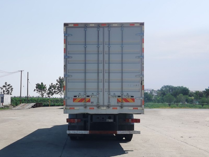 豪沃牌ZZ5317XXYN46MJF1廂式運輸車公告圖片
