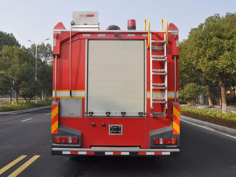 水罐消防車圖片