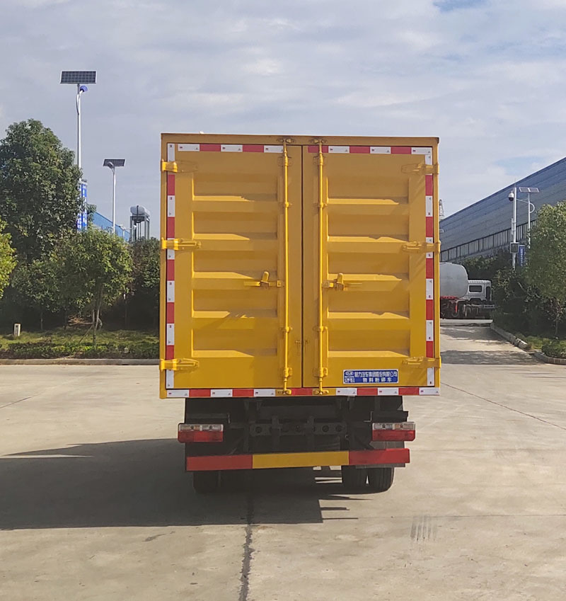 物料粉碎車圖片