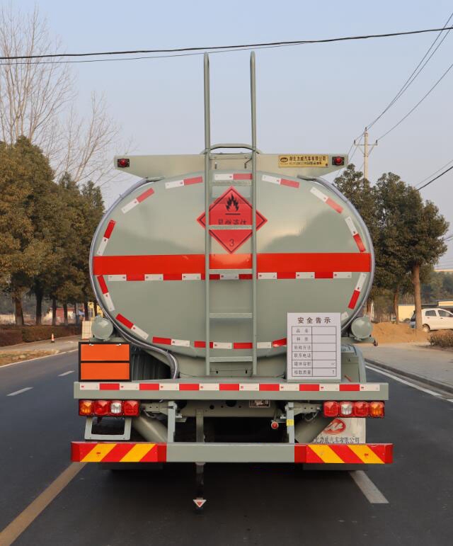 中汽力威牌HLW5260GYYS6運(yùn)油車公告圖片