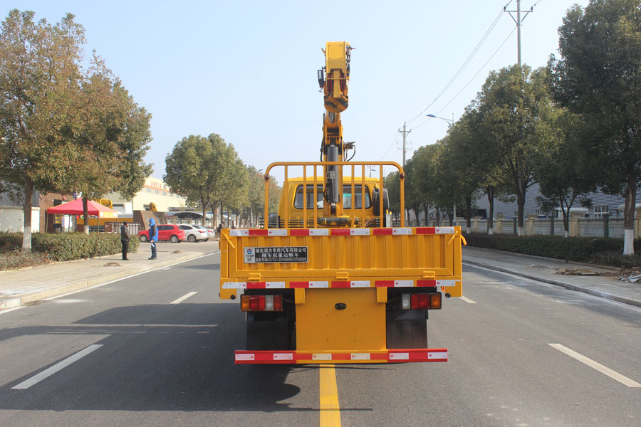 潤(rùn)知星牌SCS5070JSQL6隨車(chē)起重運(yùn)輸車(chē)公告圖片