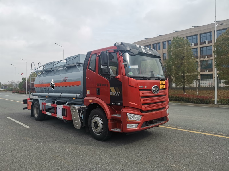 卡特利牌HTT5180GFWCA6腐蝕性物品罐式運(yùn)輸車