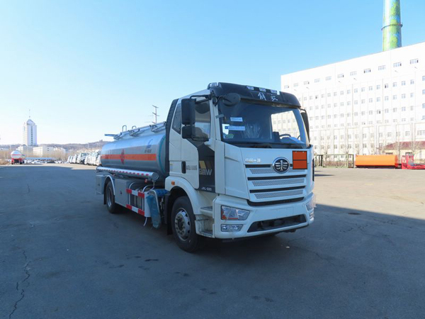 陸平機器牌LPC5180GJYC6加油車