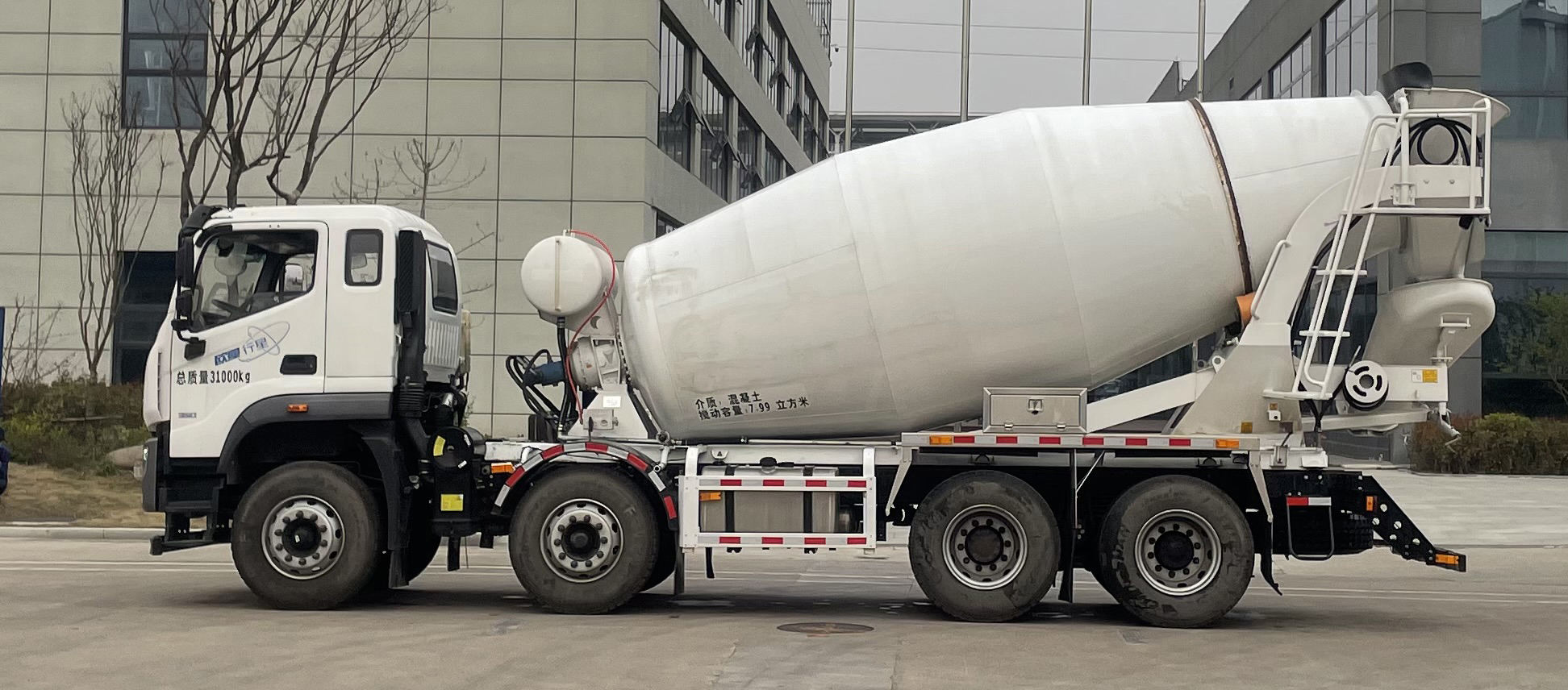 歐曼牌BJ5311GJBY6GRS-07混凝土攪拌運(yùn)輸車公告圖片