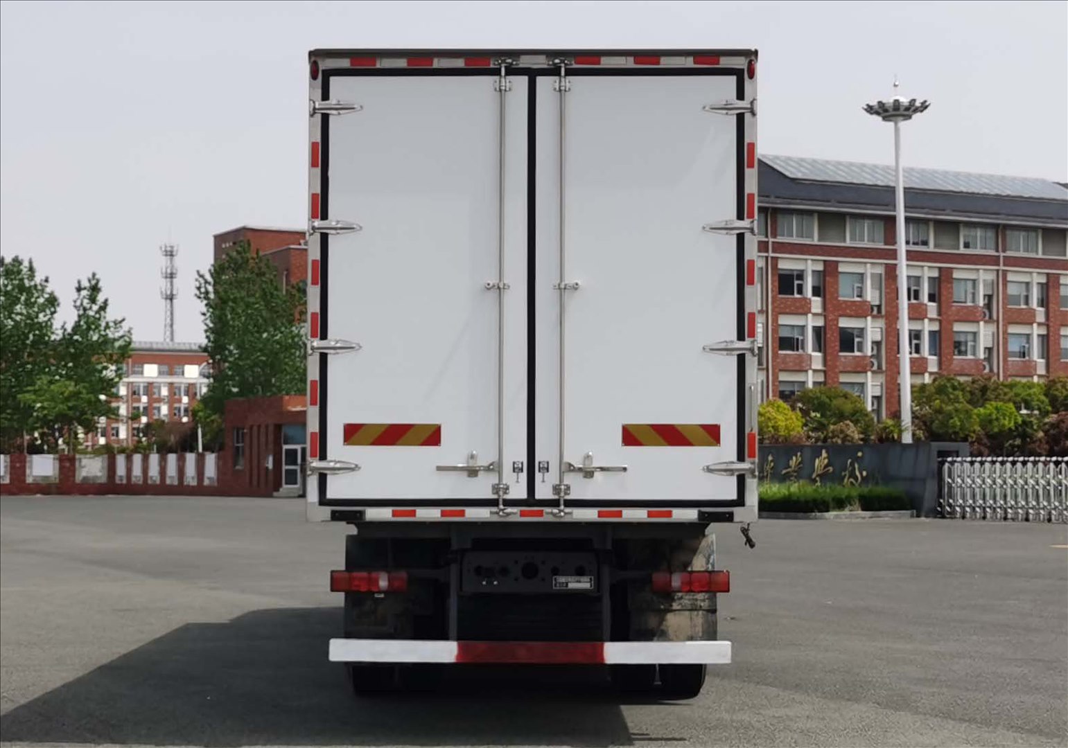 豪沃牌ZZ5257XLCN43CKF1冷藏車公告圖片