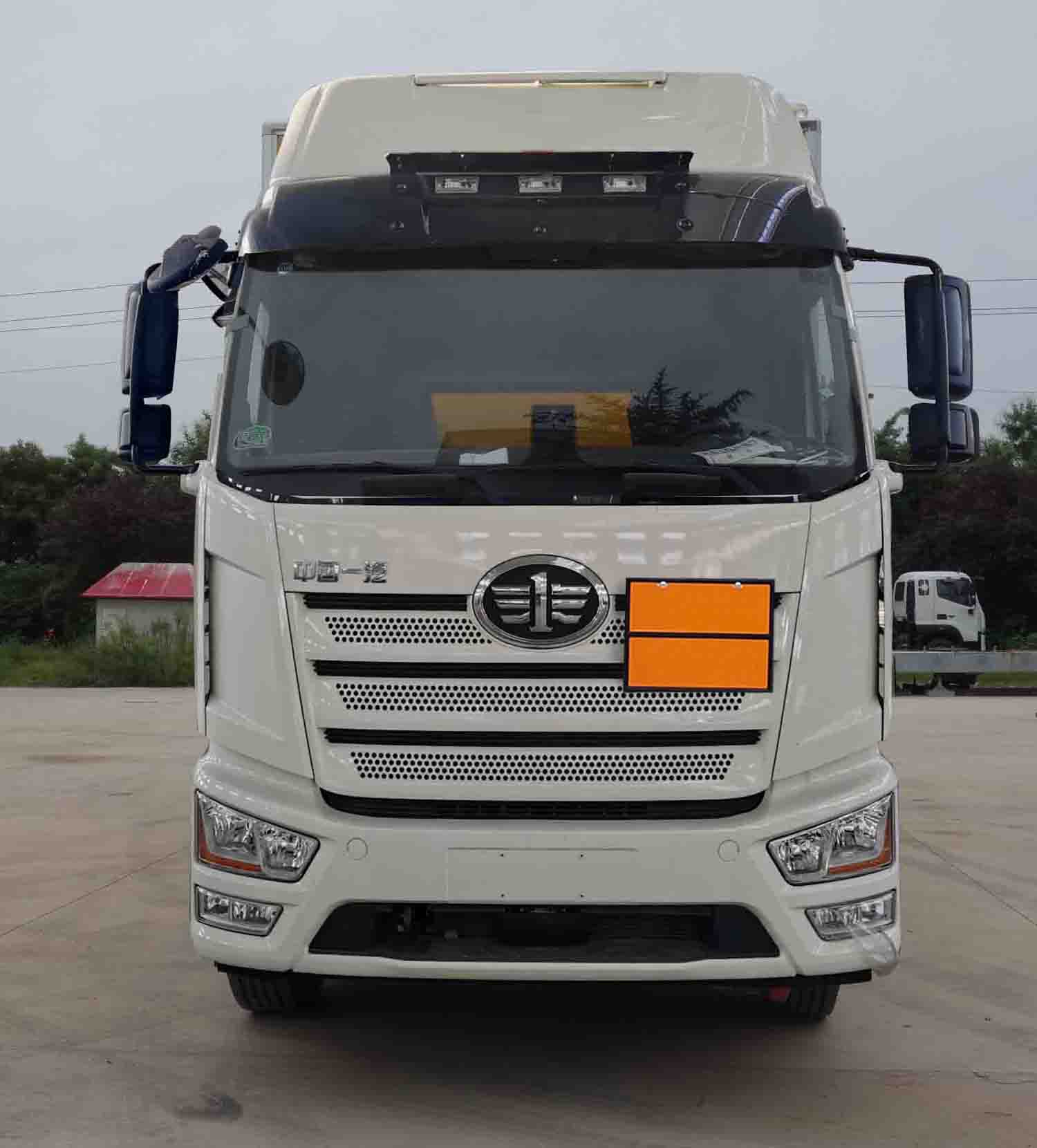 易燃?xì)怏w廂式運(yùn)輸車(chē)圖片