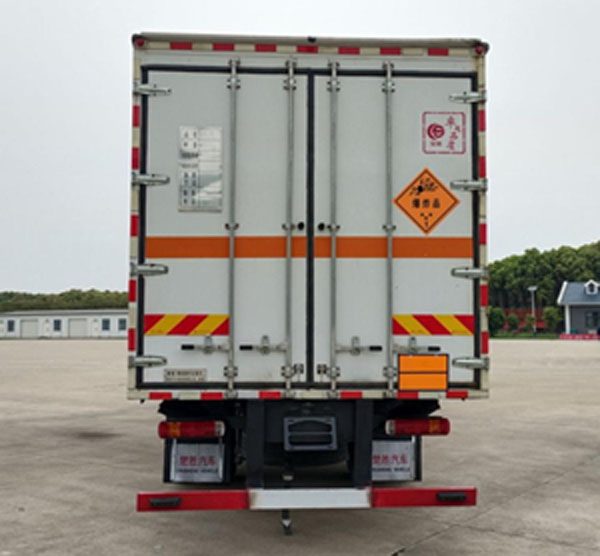 楚勝牌CSC5187XQYZ6爆破器材運(yùn)輸車(chē)公告圖片