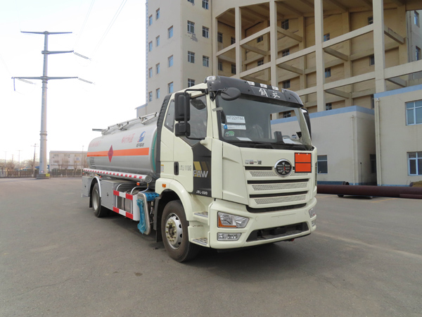 陸平機器牌LPC5181GJYC6加油車