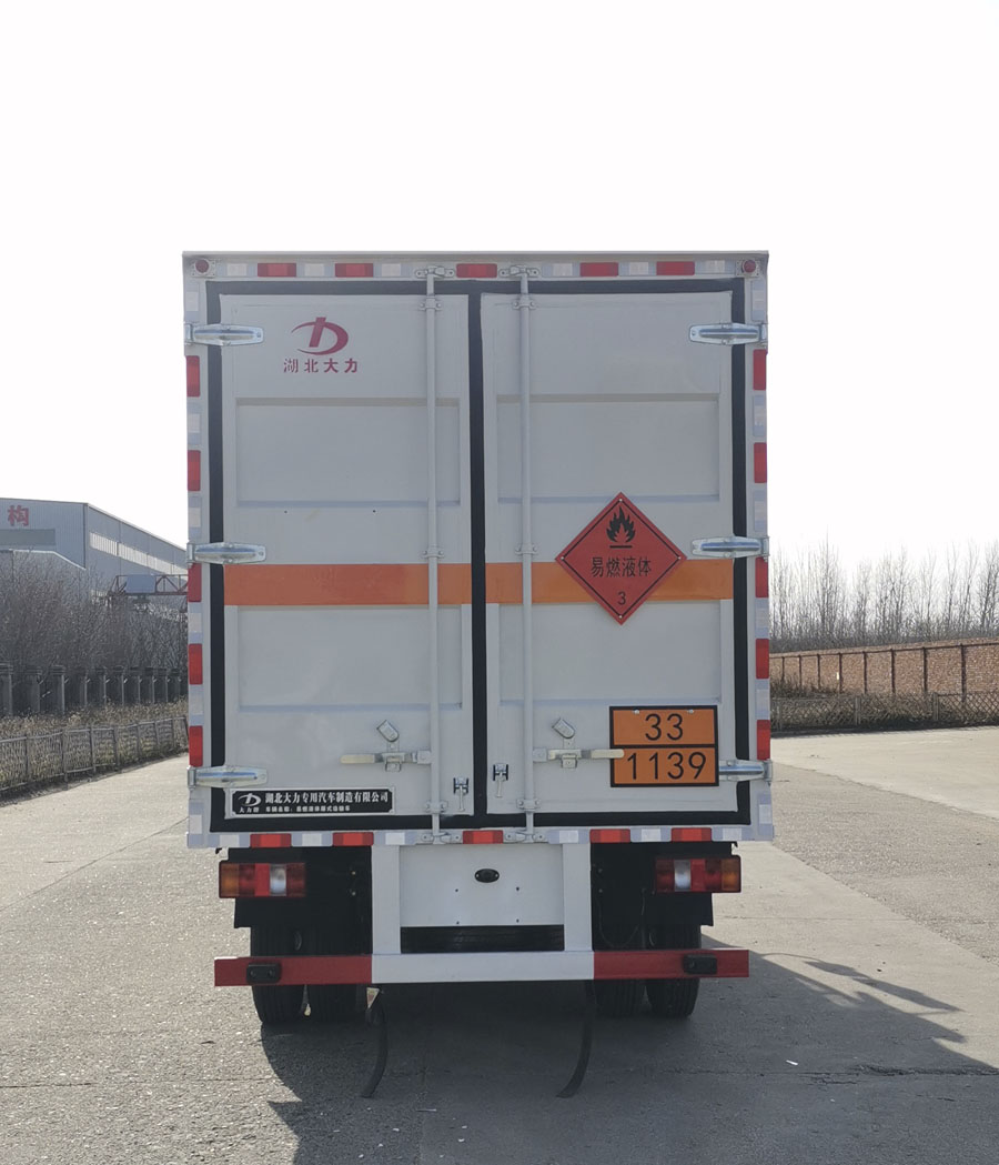 大力牌DLQ5041XRYZZ6易燃液體廂式運(yùn)輸車(chē)公告圖片