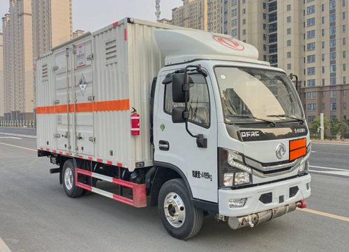 襄鑫鼎牌XDV5041XZWEQ6雜項(xiàng)危險(xiǎn)物品廂式運(yùn)輸車公告圖片