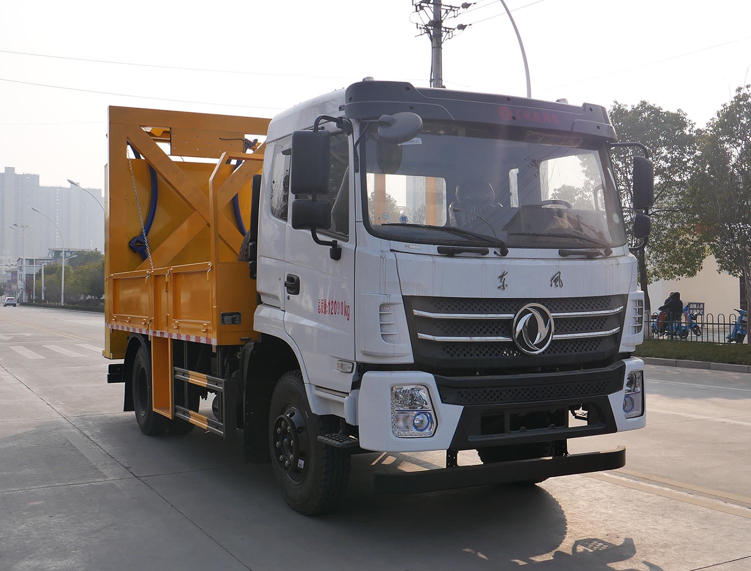 华通牌HCQ5121TFZEQ6防撞缓冲车图片