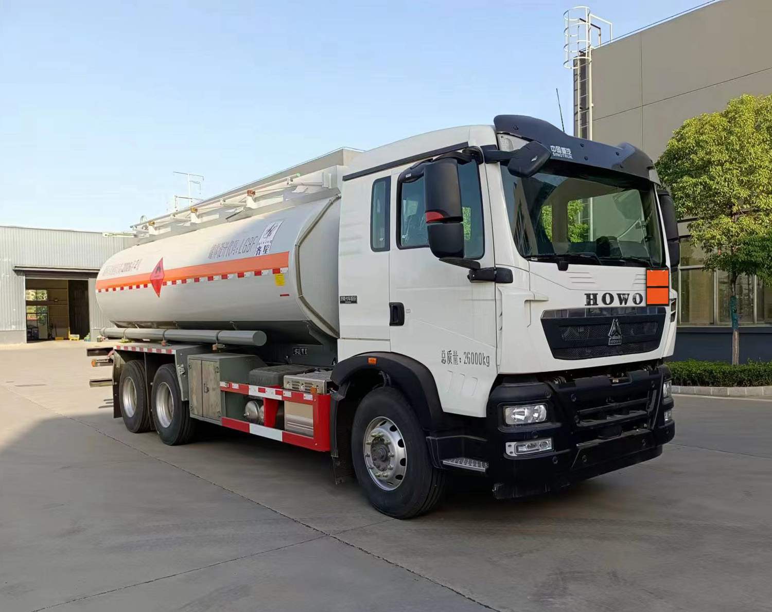 齐星牌QXC5267GRYZ6易燃液体罐式运输车图片