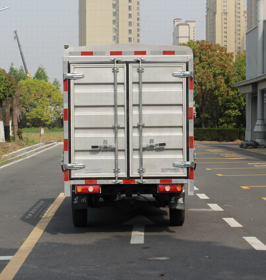 東風(fēng)牌EQ5023CCY60Q4AAC倉柵式運(yùn)輸車公告圖片