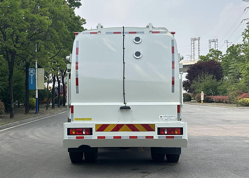 悦达牌YD5181TCADFE6餐厨垃圾车公告图片
