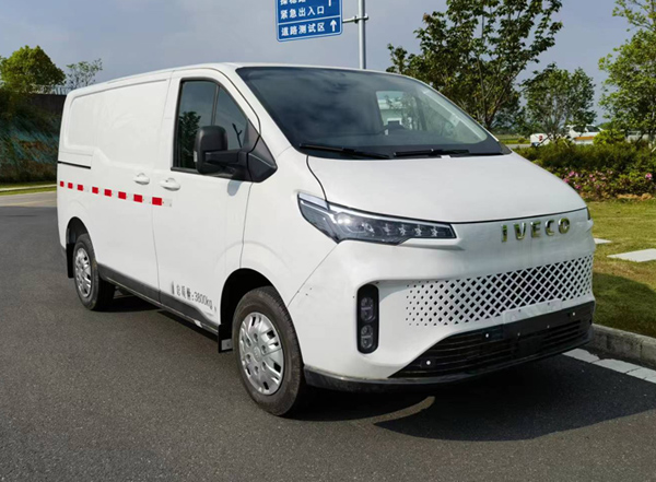 依維柯牌NJ5046XXYFDDC5Z廂式運(yùn)輸車公告圖片