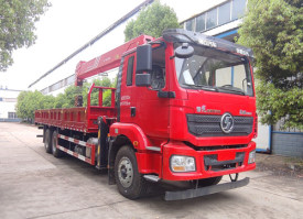 随车起重运输车