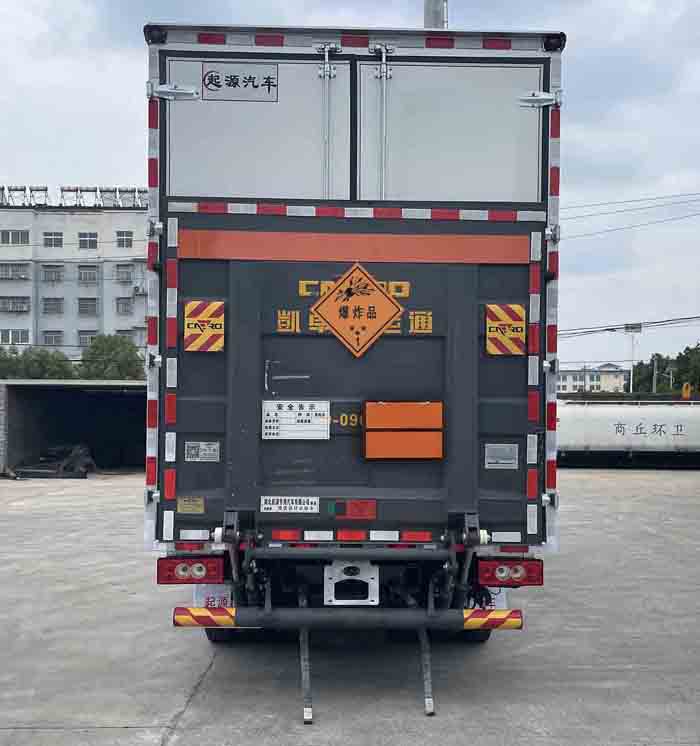 百捷牌QYY5043XQYBJ6爆破器材運(yùn)輸車(chē)公告圖片