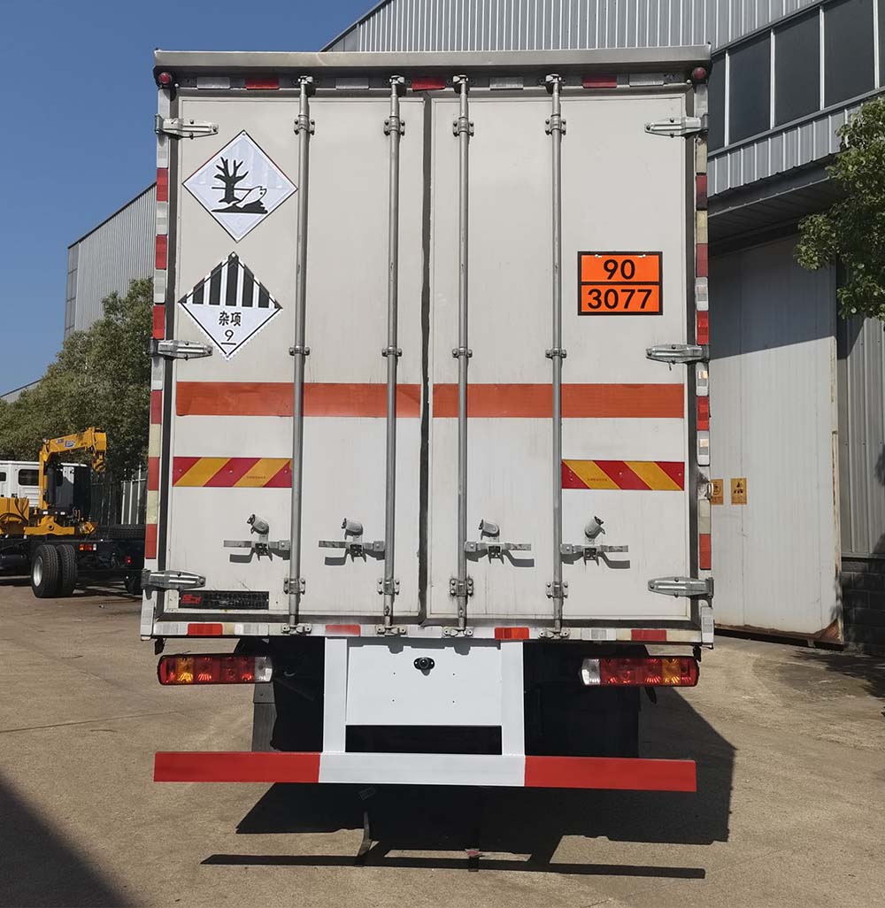楚飞牌CLQ5180XZW6CA杂项危险物品厢式运输车公告图片