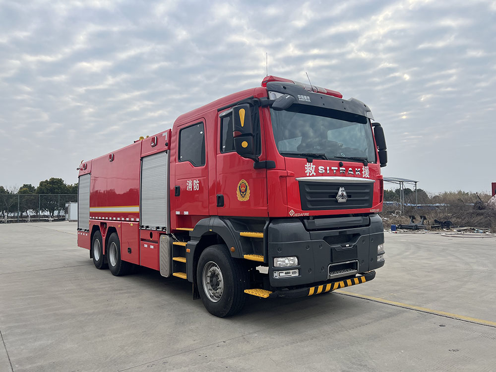 SJD5300GXFPM120/SDA型泡沫消防车图片