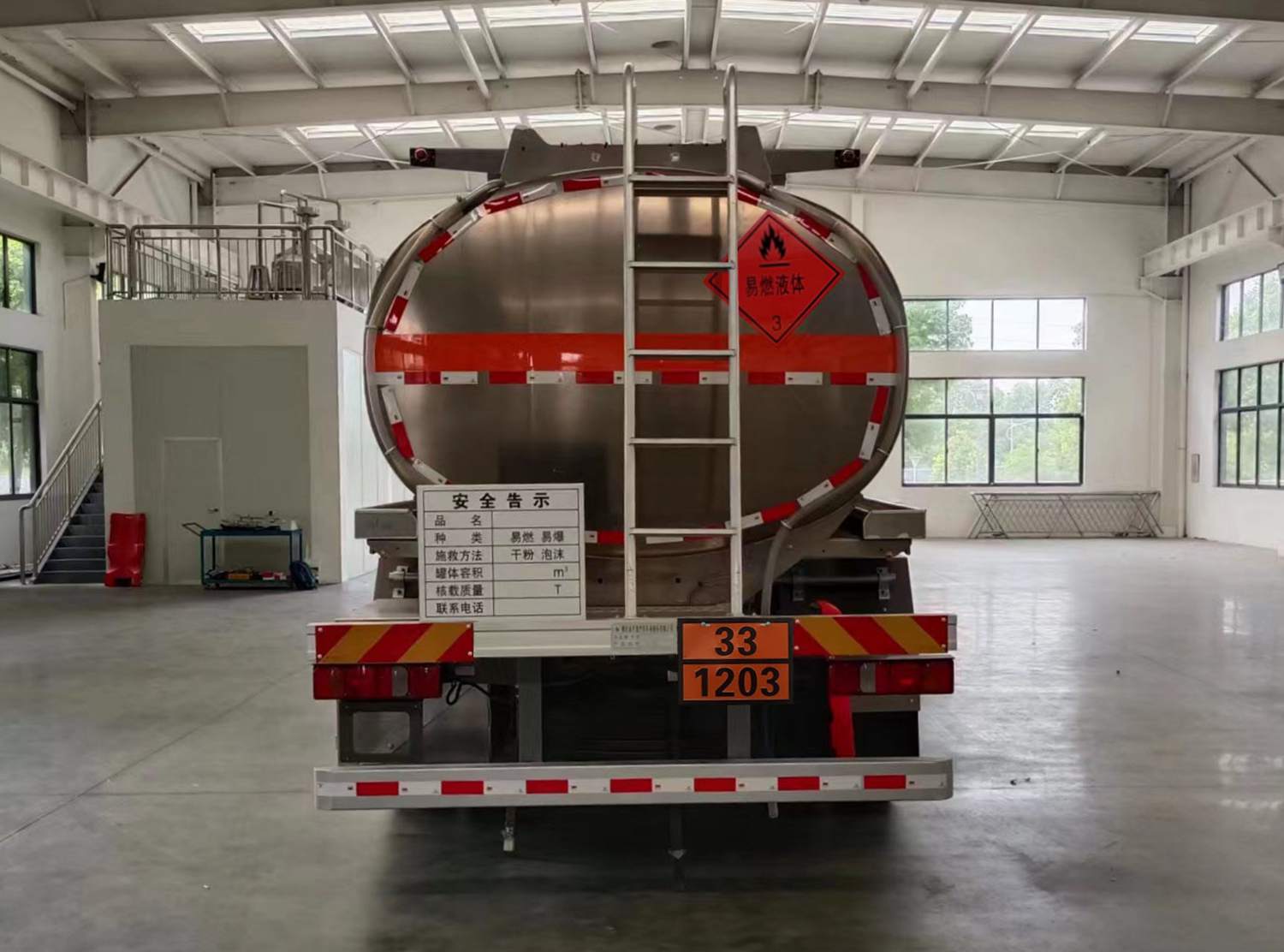 齐星牌QXC5263GYYZ6铝合金运油车公告图片