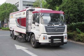 扫路车