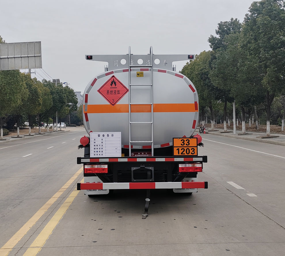 专威牌HTW5128GJYE6Q加油车公告图片