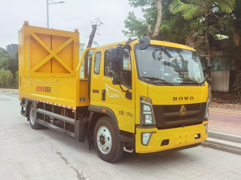 YLM5124TFZ 路仕盾牌防撞缓冲车图片
