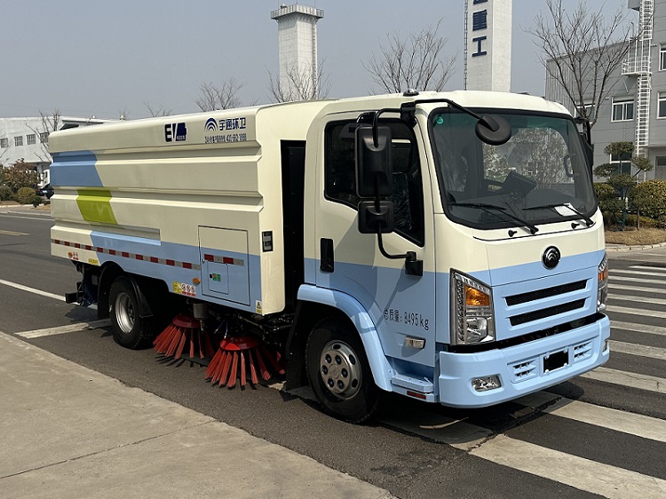 宇通牌YTZ5081TSLD0BEV纯电动扫路车